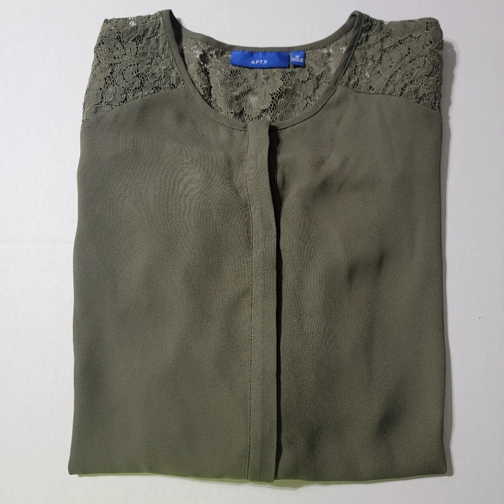 💚 Apt 9‎ Olive Green Sheer Top With Floral Lace Size Medium Round Neck